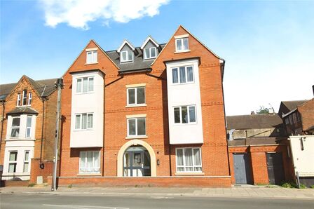 Ashburnham Road, 2 bedroom  Flat to rent, £1,100 pcm