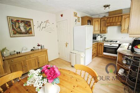 4 bedroom Mid Terrace House for sale