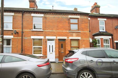 Gladstone Street, 2 bedroom Mid Terrace House to rent, &pound;1,250 pcm