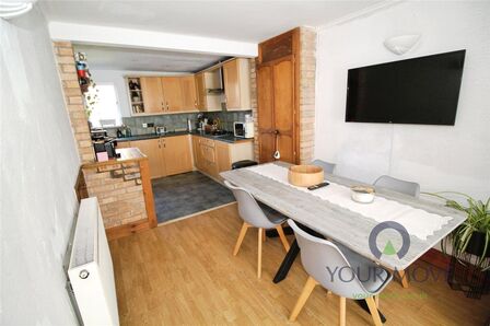 3 bedroom End Terrace House for sale