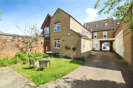 2 bedroom  House for sale