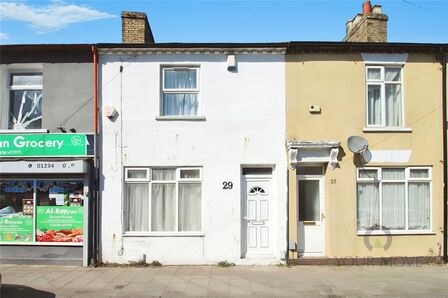 2 bedroom Mid Terrace House to rent