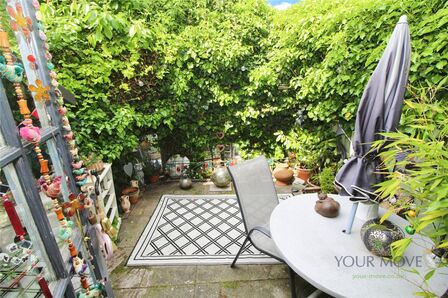 2 bedroom Mid Terrace House for sale