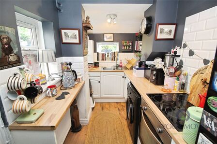2 bedroom Mid Terrace House for sale