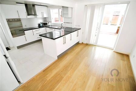 4 bedroom Detached House to rent