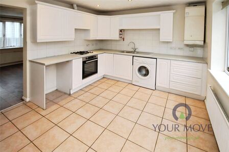 3 bedroom Mid Terrace House to rent