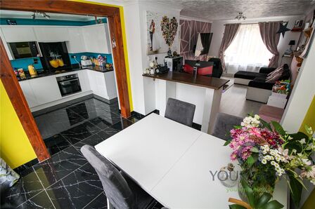 Milburn Road, 3 bedroom End Terrace House for sale, £300,000