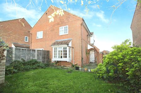 2 bedroom Mid Terrace House for sale