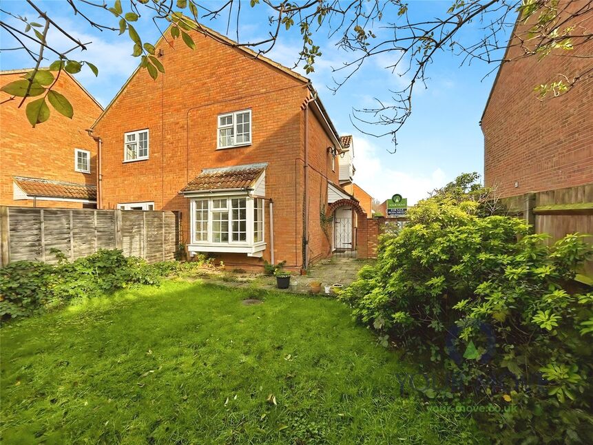 2 bedroom Mid Terrace House for sale