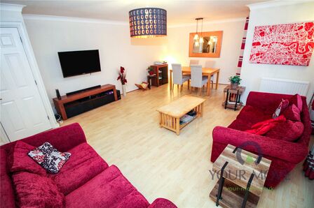 3 bedroom Flat for sale