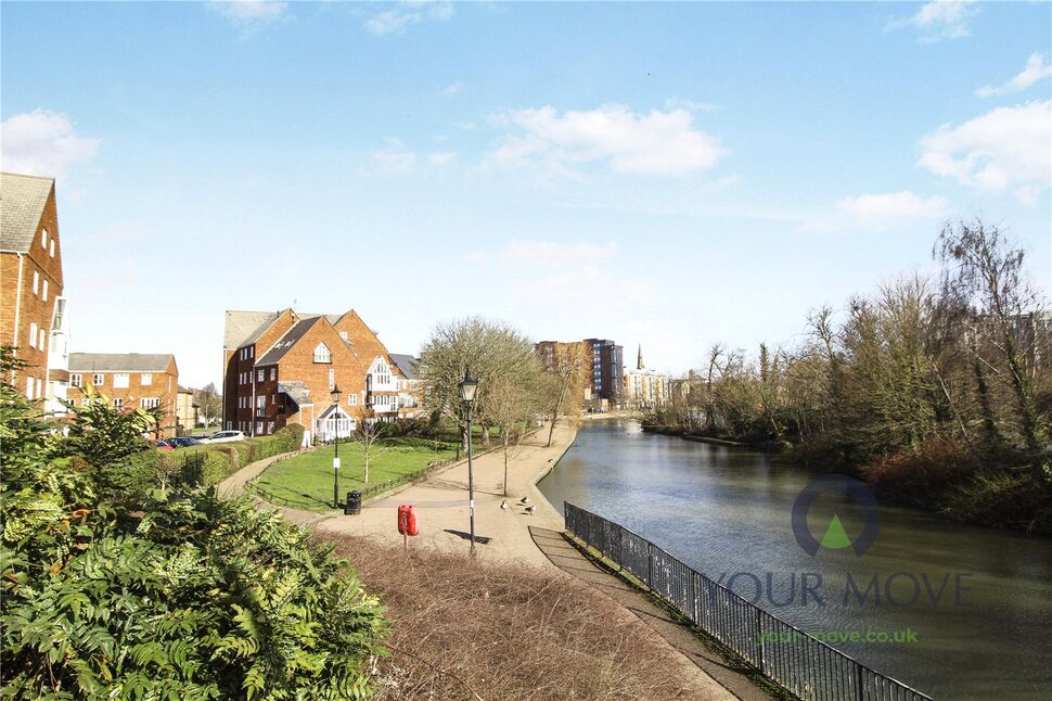 Main image of 3 bedroom Flat for sale, Sovereigns Quay, Bedford, Bedfordshire, MK40