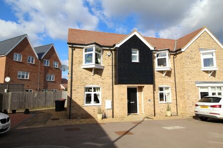 2 bedroom Semi Detached House to rent