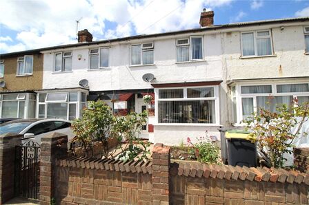 3 bedroom Mid Terrace House to rent