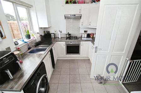 2 bedroom Mid Terrace House for sale