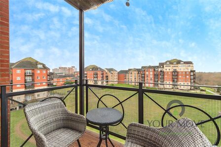 2 bedroom Flat for sale