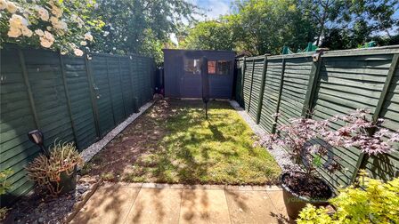 2 bedroom Mid Terrace House for sale