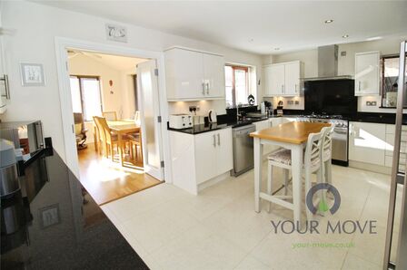 Keeley Farm Court, 5 bedroom Detached House for sale, &pound;525,000