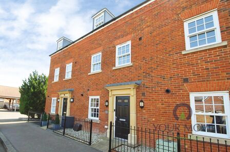 3 bedroom Mid Terrace House to rent