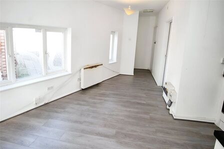 Bunyan Road, 2 bedroom Flat to rent, &pound;1,000 pcm