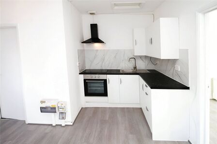 Bunyan Road, 2 bedroom Flat to rent, &pound;1,050 pcm