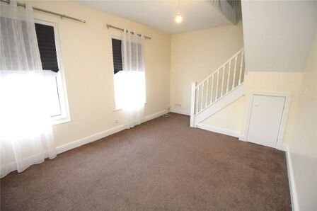 Bedford Road, 1 bedroom Flat to rent, &pound;900 pcm