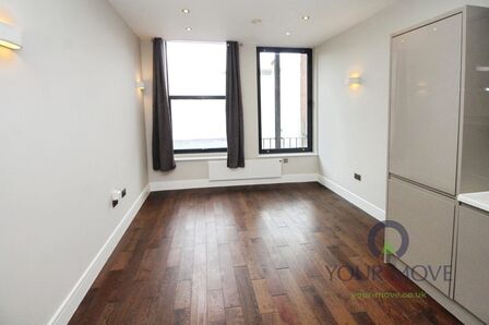 High Street, 1 bedroom Flat to rent, &pound;925 pcm