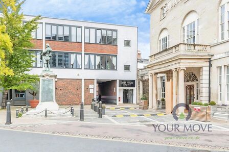 High Street, 1 bedroom Flat to rent, &pound;1,050 pcm
