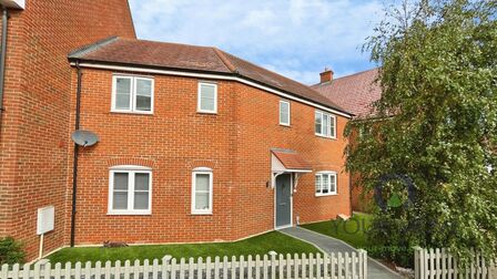 3 bedroom Mid Terrace House for sale