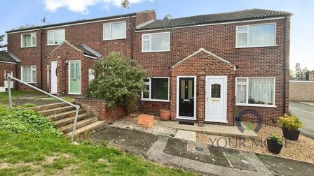 2 bedroom Mid Terrace House for sale
