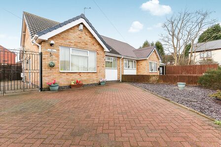 Topps Heath, 2 bedroom Semi Detached Bungalow to rent, &pound;900 pcm