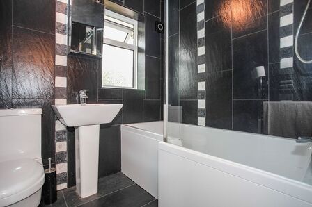 Barnacle Lane, 2 bedroom Flat to rent, &pound;850 pcm