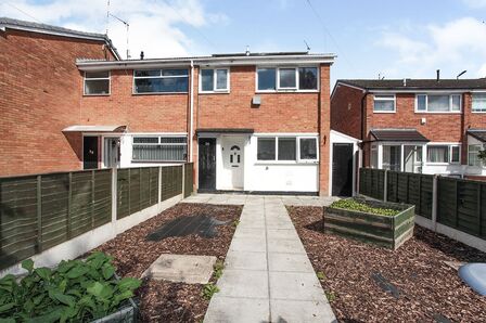 Kings Gardens, 3 bedroom Semi Detached House to rent, £1,100 pcm