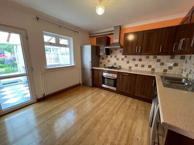 2 bedroom Mid Terrace House to rent