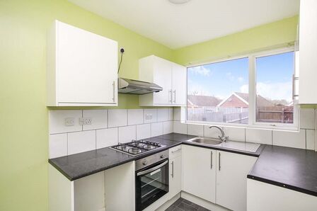 2 bedroom Mid Terrace House to rent