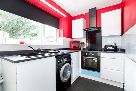 Hawthorne Lane, 1 bedroom  Flat to rent, £750 pcm