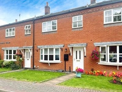 3 bedroom Mid Terrace House to rent