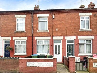 3 bedroom Mid Terrace House to rent