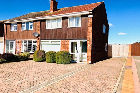 Bedworth, 3 bedroom Semi Detached House to rent, &pound;1,250 pcm