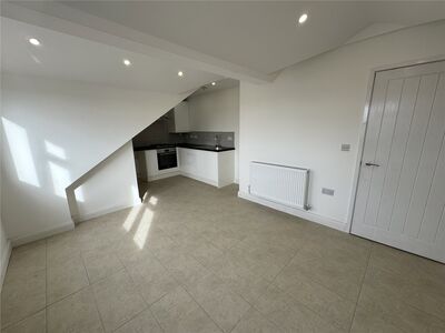 Heath End Road, 1 bedroom  Flat to rent, £700 pcm