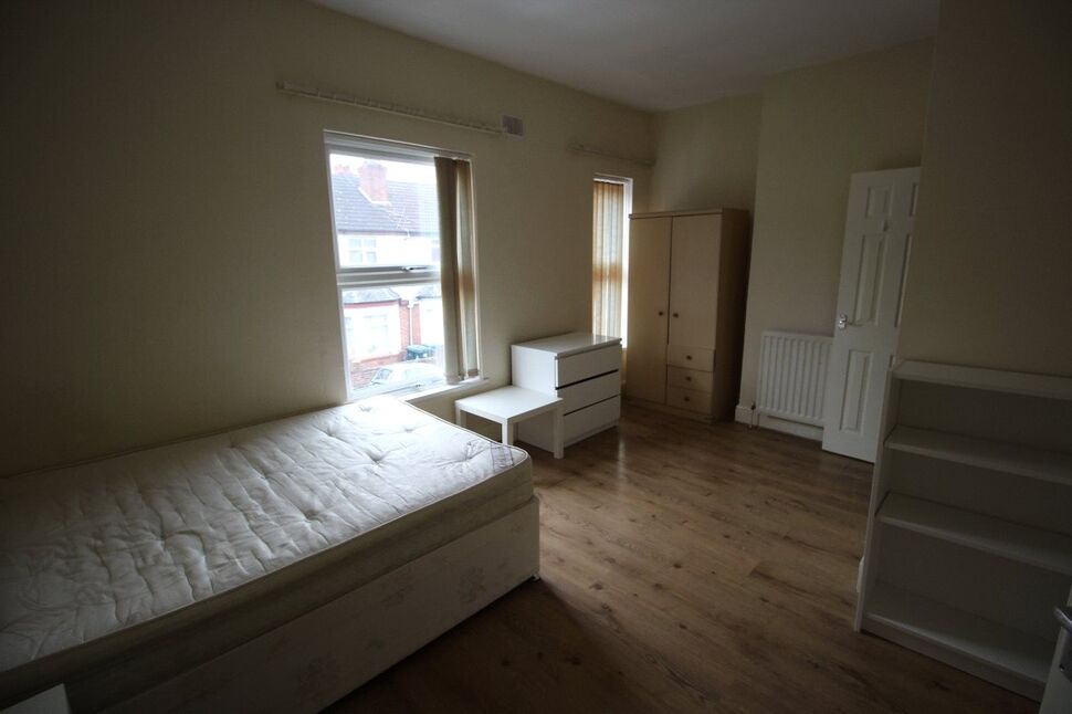 Main image of 4 bedroom Mid Terrace House to rent, Northfield Road, Coventry, West Midlands, CV1