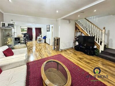 Dorchester Way, 3 bedroom Semi Detached House to rent, &pound;1,200 pcm