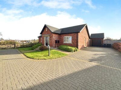Little Green View, 2 bedroom Detached Bungalow for sale, £400,000