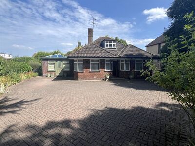 Coventry Road, 3 bedroom Detached Bungalow for sale, £475,000