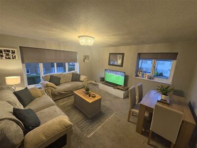 Heathmere Drive, 2 bedroom  Flat to rent, £950 pcm