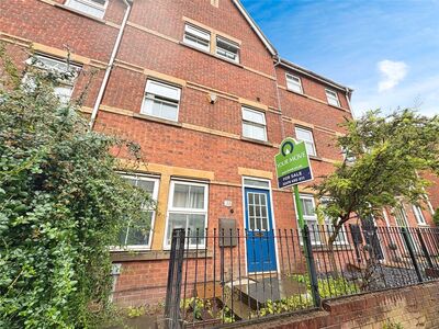 4 bedroom Mid Terrace House for sale