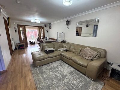 Treneere Road, 4 bedroom Mid Terrace House to rent, £1,200 pcm