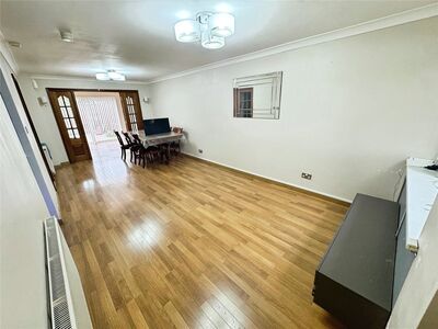 Treneere Road, 4 bedroom Mid Terrace House to rent, £1,175 pcm