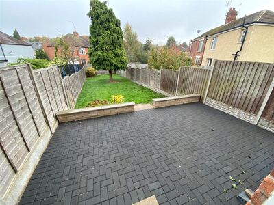 Hewitt Avenue, 3 bedroom End Terrace House to rent, £1,100 pcm