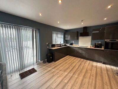 Roland Avenue, 4 bedroom Semi Detached House to rent, £1,400 pcm