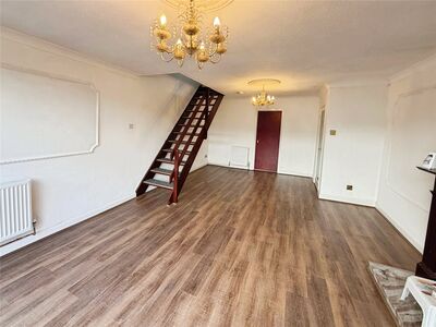 Coventry Road, 3 bedroom Link Detached House to rent, &pound;1,200 pcm